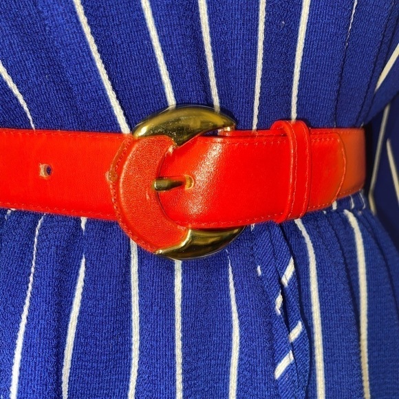 VINTAGE Bonded Leather w Large Gold Buckle Waist Cinch Belt Size Small - Picture 3 of 5